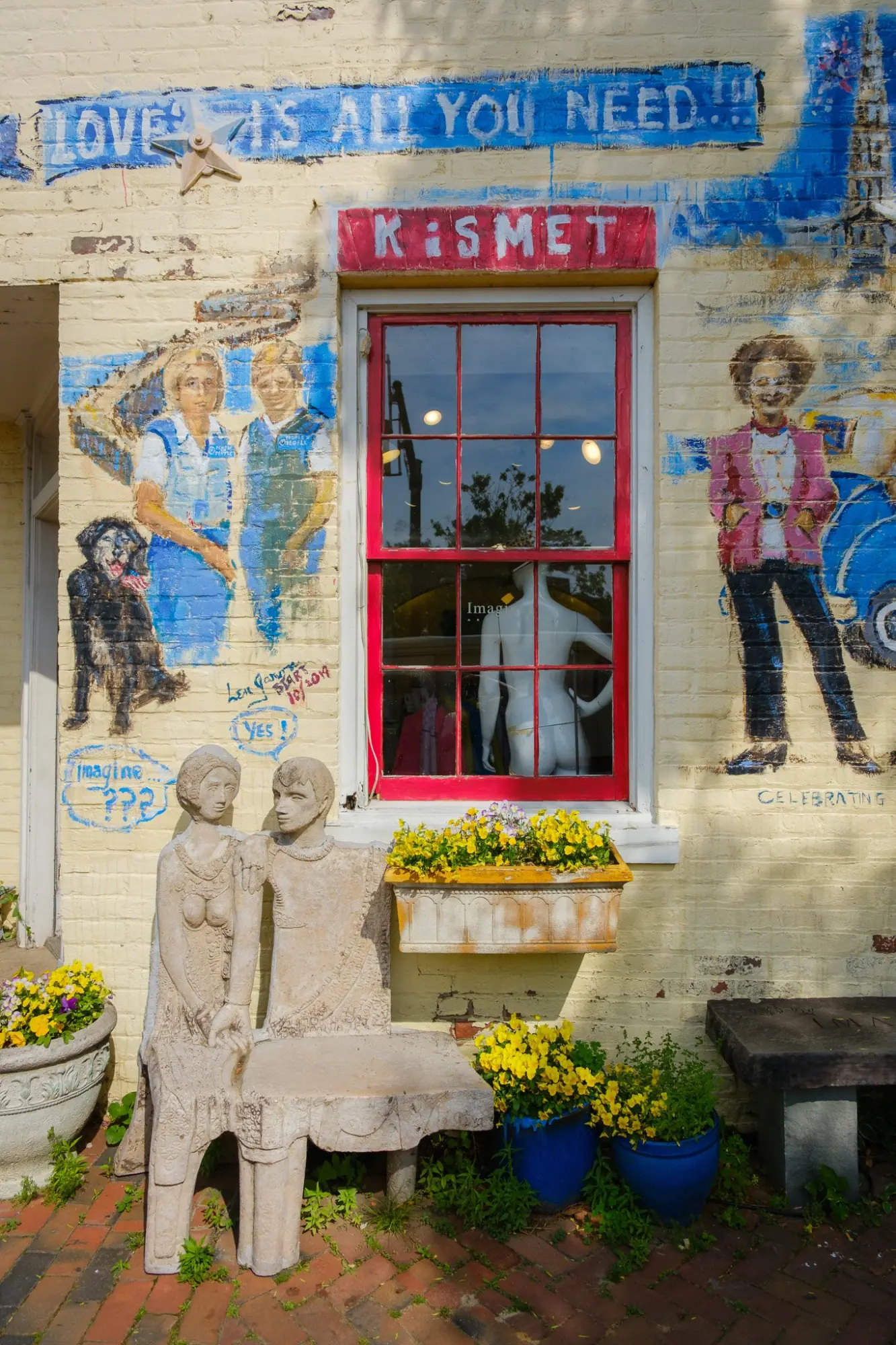 Photo from Then we wandered toward the waterfront, passing shops, row houses, and brick sidewalks with tulips and ivy…, Mount Vernon, VA