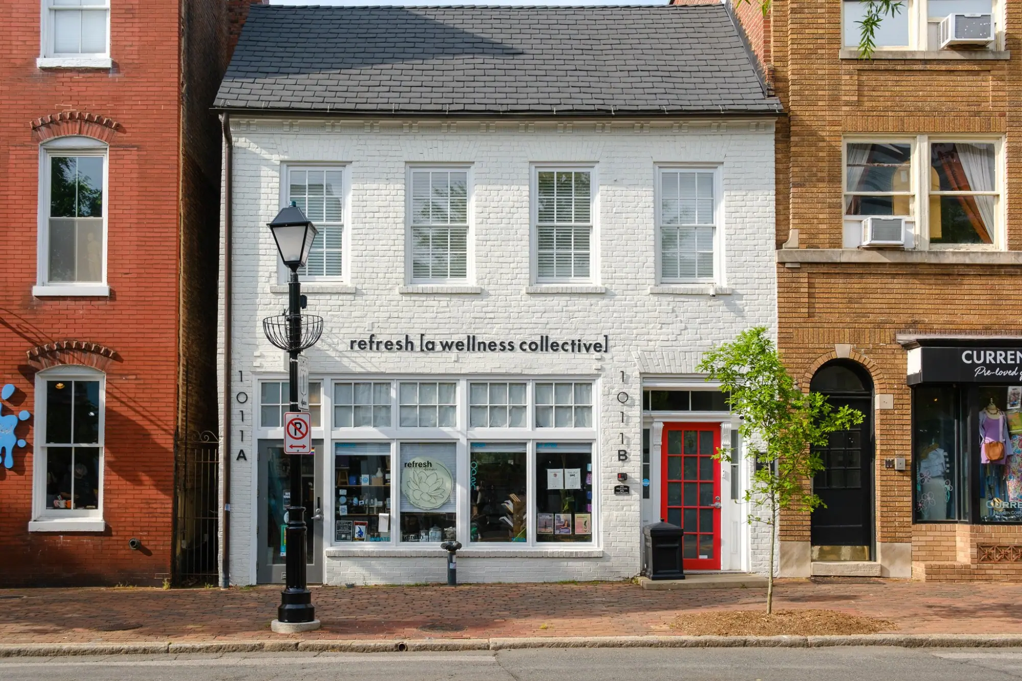 Photo from Then we wandered toward the waterfront, passing shops, row houses, and brick sidewalks with tulips and ivy…, Mount Vernon, VA