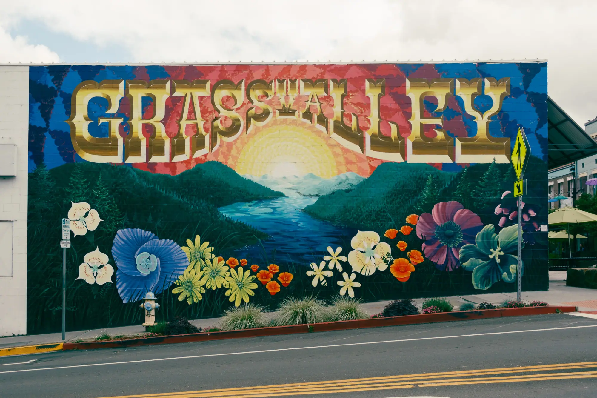 A Grass Valley mural of mountains and a sunrise