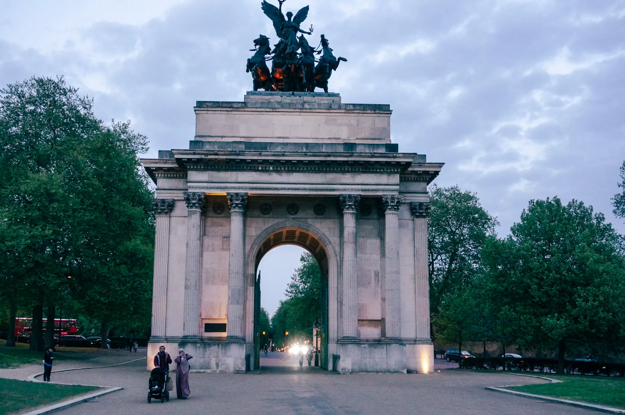 Wellington Arch with its quadriga at dusk