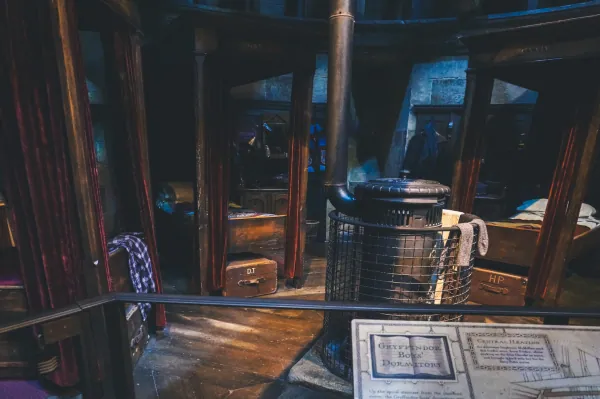 Gryffindor boys' dormitory set