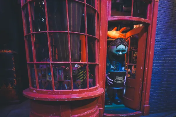 Weasleys' Wizard Wheezes shopfront