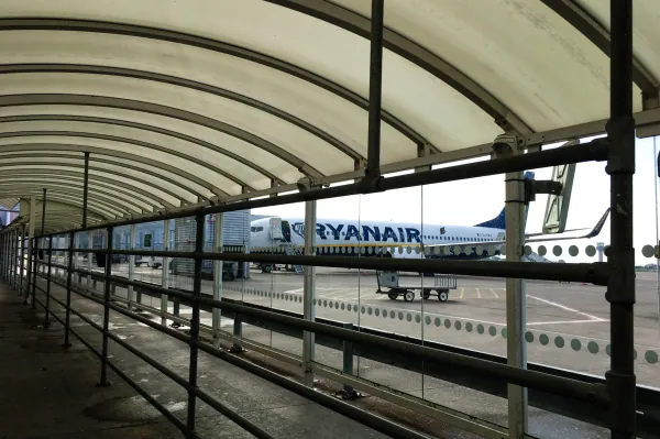 Covered walkway to a Ryanair jet