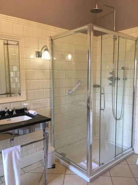 En-suite bathroom with shower