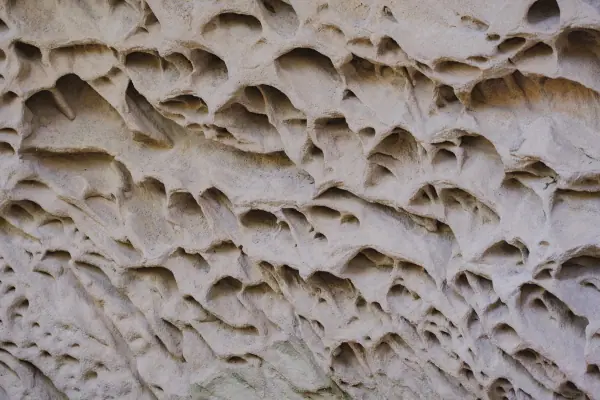 A wall of small scooped hollows